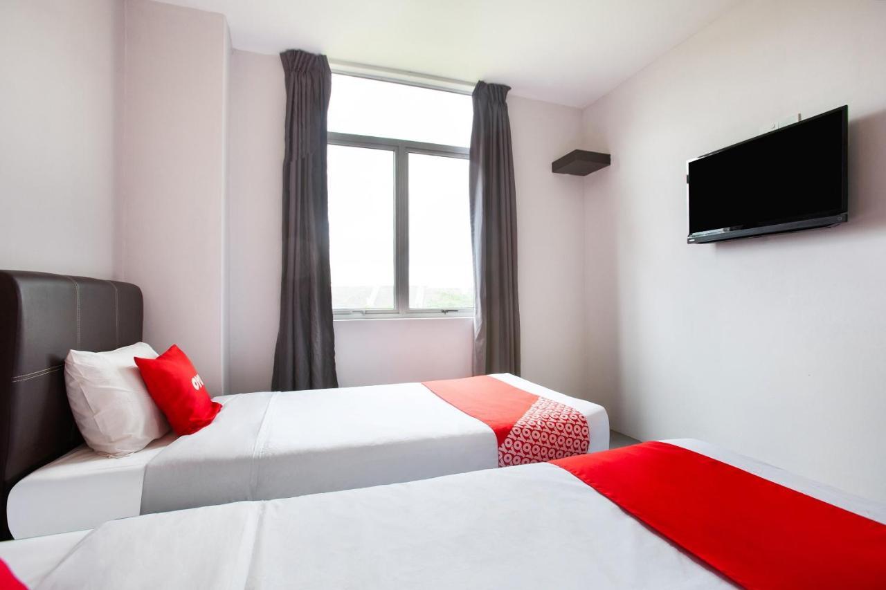 ג'והור בהרו Oyo 89631 988 Hotel מראה חיצוני תמונה